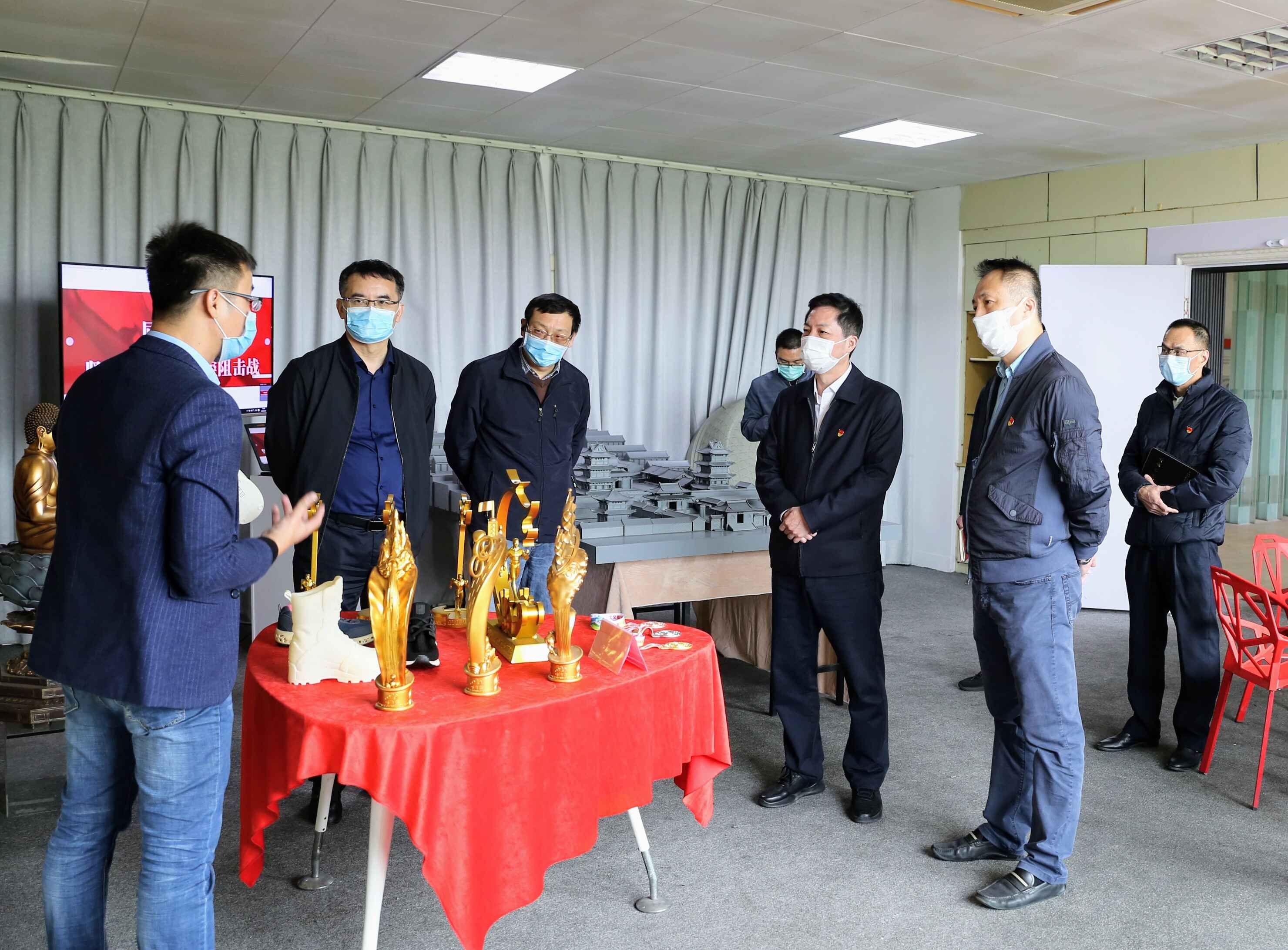 福建省生態(tài)環(huán)境廳洪平副廳長深入比鄰三維科技調研復工復產(chǎn)情況
